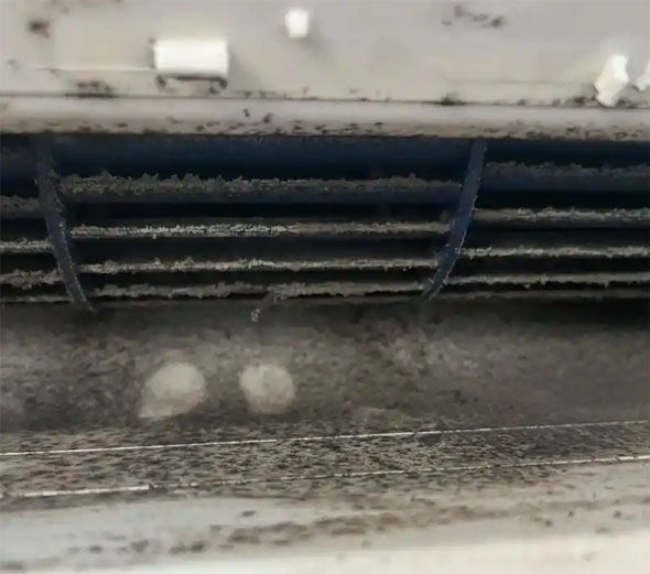 连城空调吹的风有股烧焦味是怎么回事